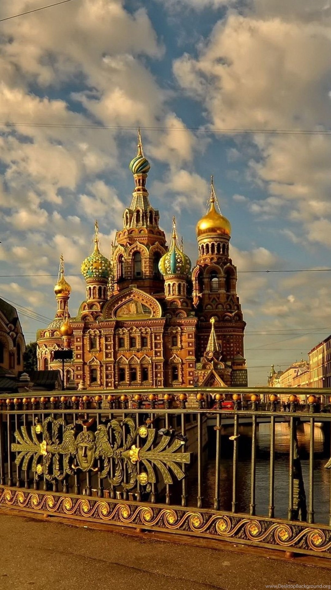 Петербург телефон. Санкт-Петербург. Храм Спаса на крови в Санкт-Петербурге Мостовая. Вид на храм Спаса на крови в Санкт-Петербурге. Санкт-Петербург храм Спаса на крови с мостом.