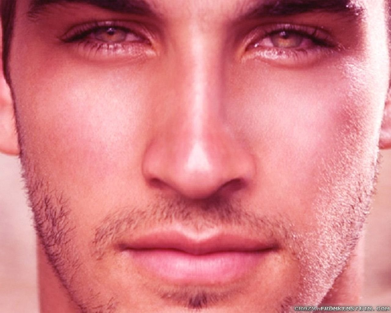 Глаза у федора выразительные взгляд прям суров. Губы мужские. Красивые мужские глаза. Выразительные глаза у мужчин. Красивое мужское лицо.