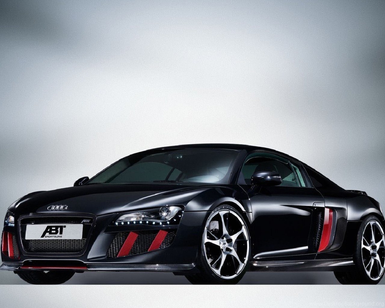 Спорткар Ауди r8 чёрная