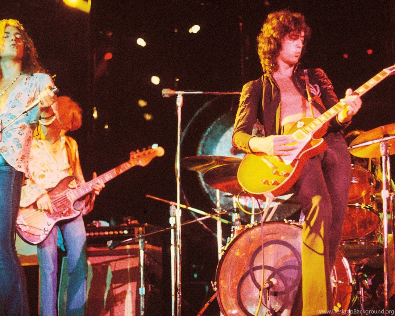 Rolling band. Группа led Zeppelin. Лед Зеппелин фото. Led Zeppelin фото группы. Лёд Зеппелин фото группы 70х на сцене.