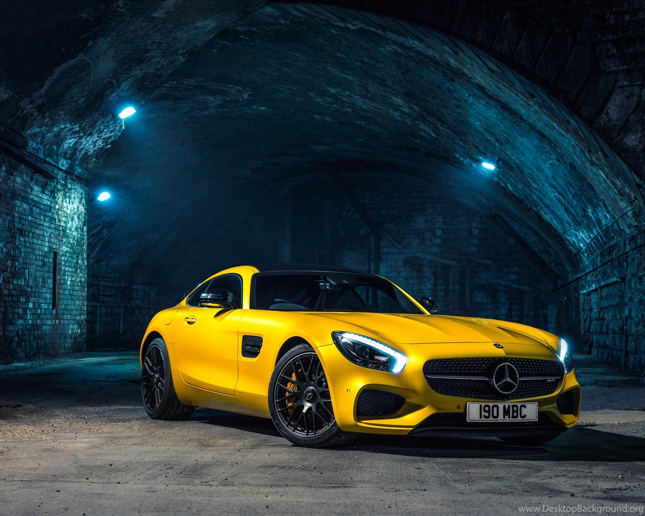 Mercedes AMG gt в гараже