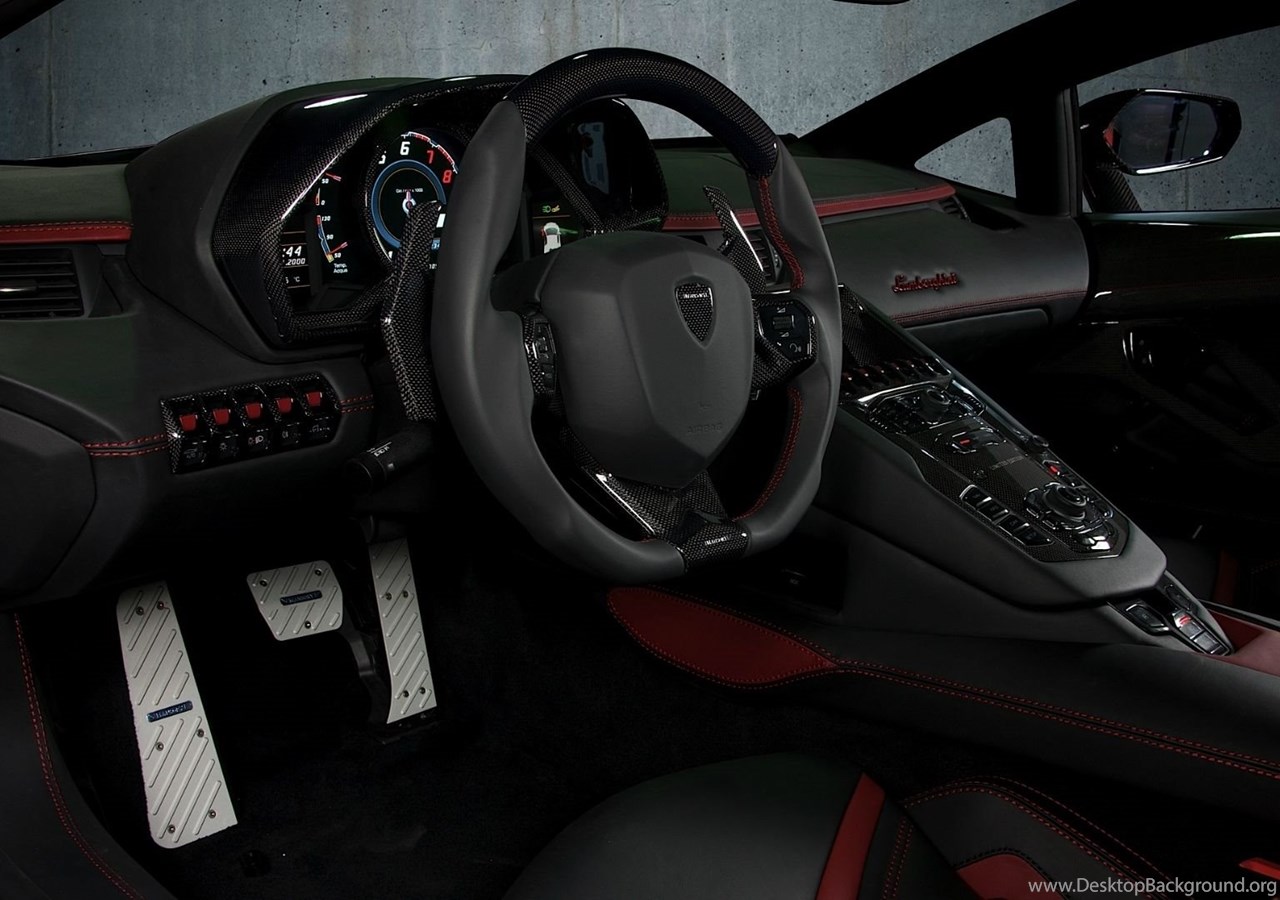 Lamborghini Huracan за рулем ночью