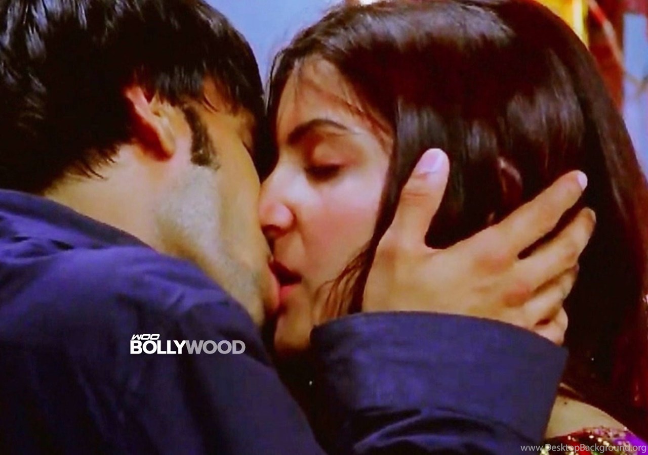 Anushka sharma kiss