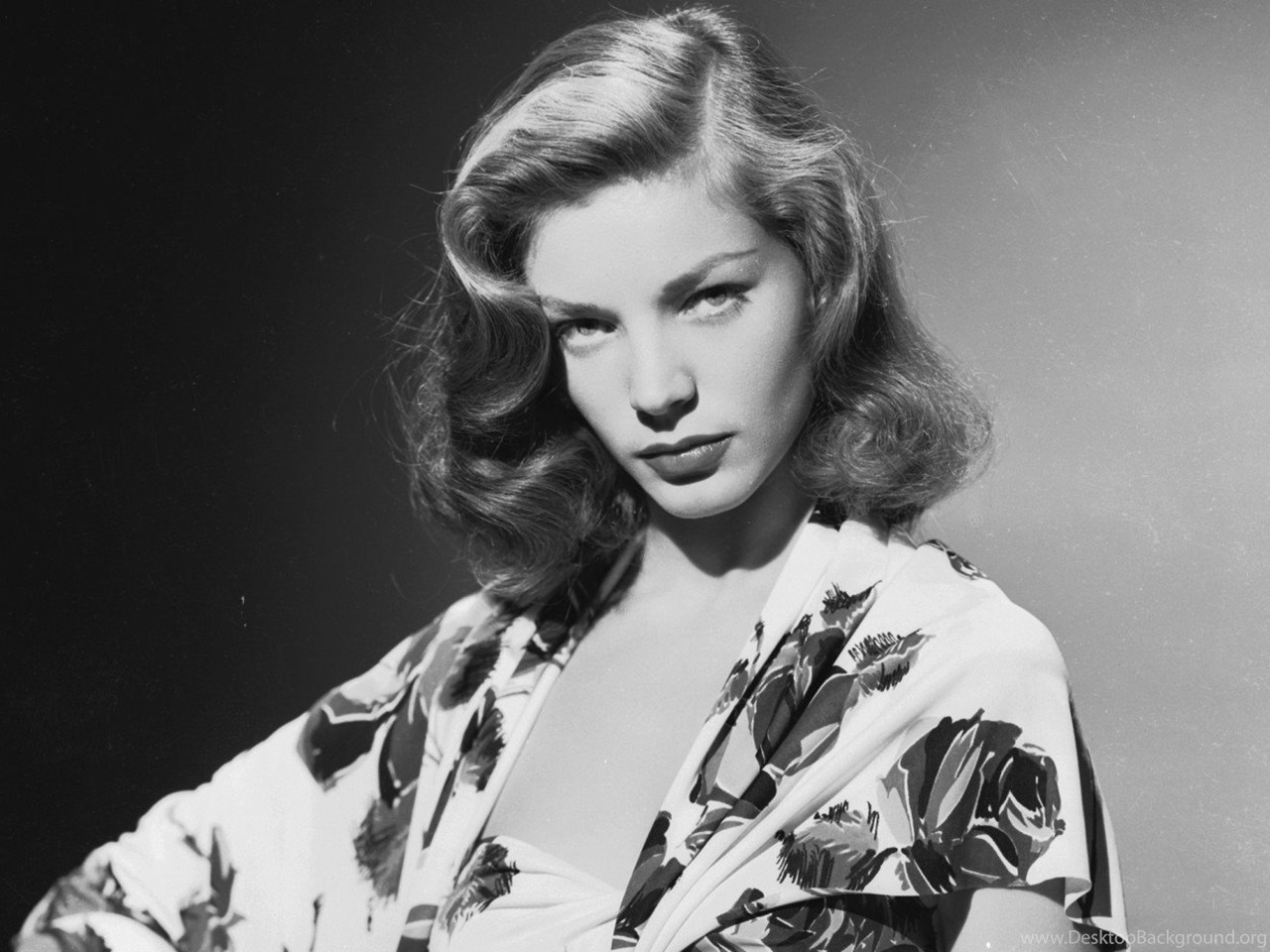 Download A Look Back At Lauren Bacall's Most Glamorous Moments Fullscr...