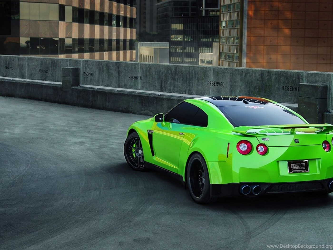 Nissan GTR салатовый