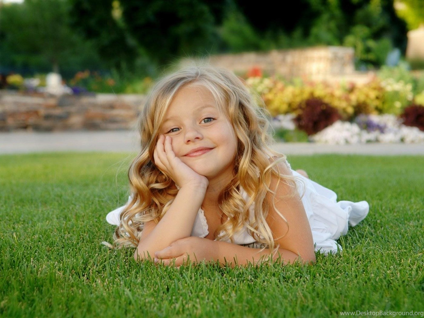Small girl cute. Девочка. Левочка. Маленькие девчонки. Светлая девочка.