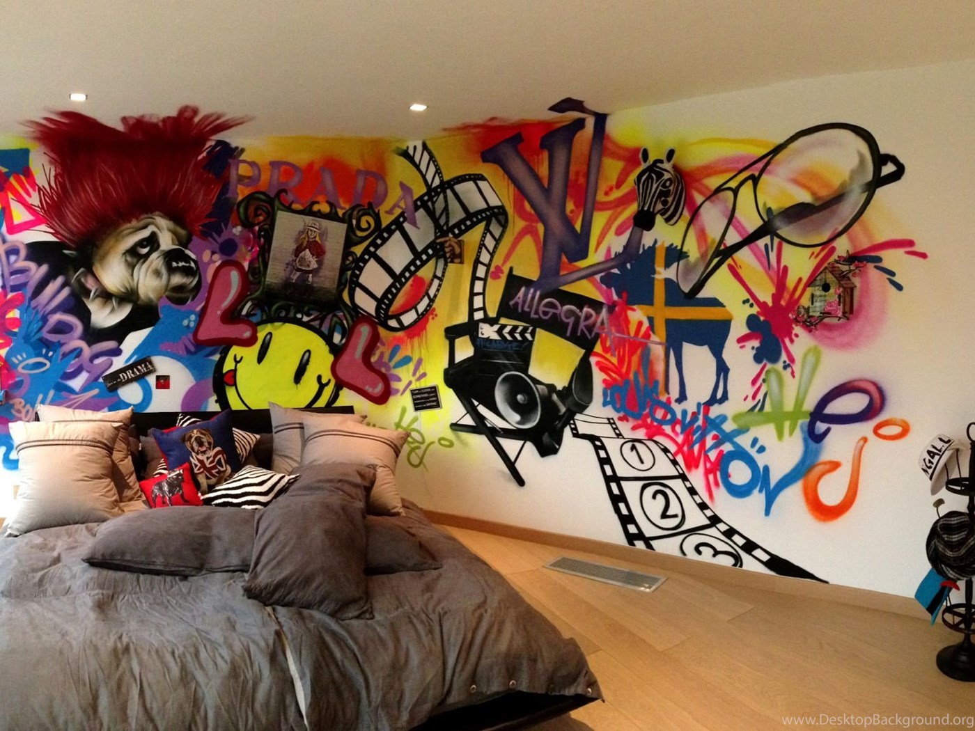 Изрисованные стены. Разрисованные стены в комнате. Креативная роспись стен. Роспись стен в комнате подростка. Комната в стиле стрит арт.