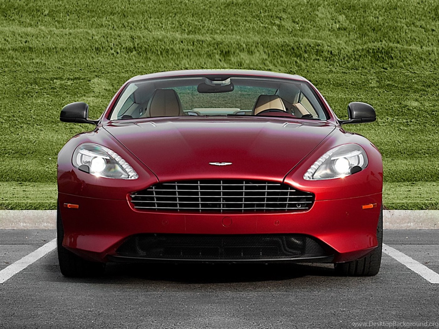 Aston Martin db9 красный