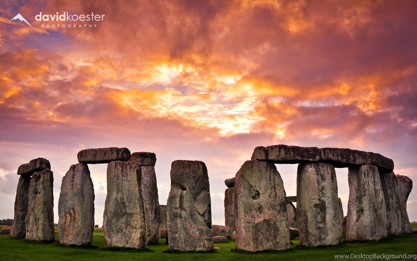 Wallpaper: Stonehenge, England Desktop Background