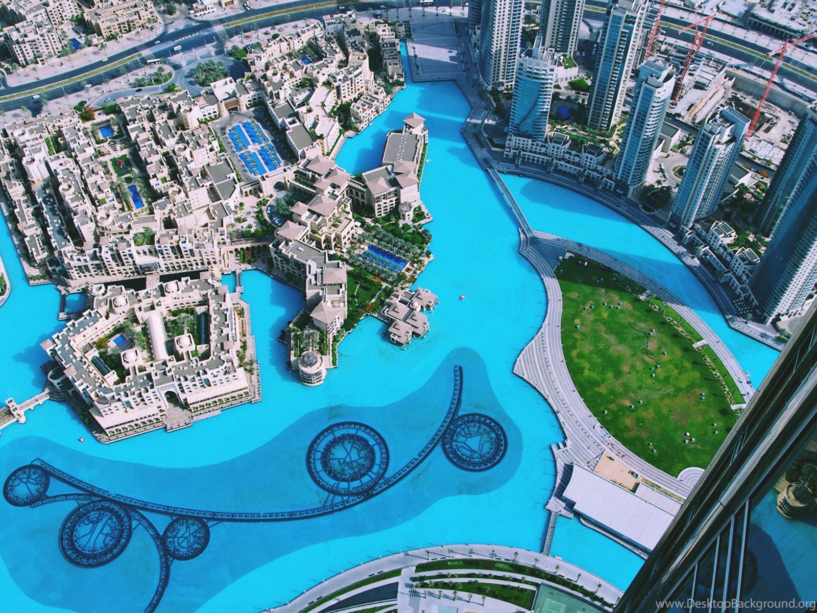 Погода в дубае вода и воздух. Бурдж-Халифа Дубай. Бурдж Халифа фонтаны. Бассейн с видом на Бурдж Халифа в Дубае. Вид с Бурдж Халифа.