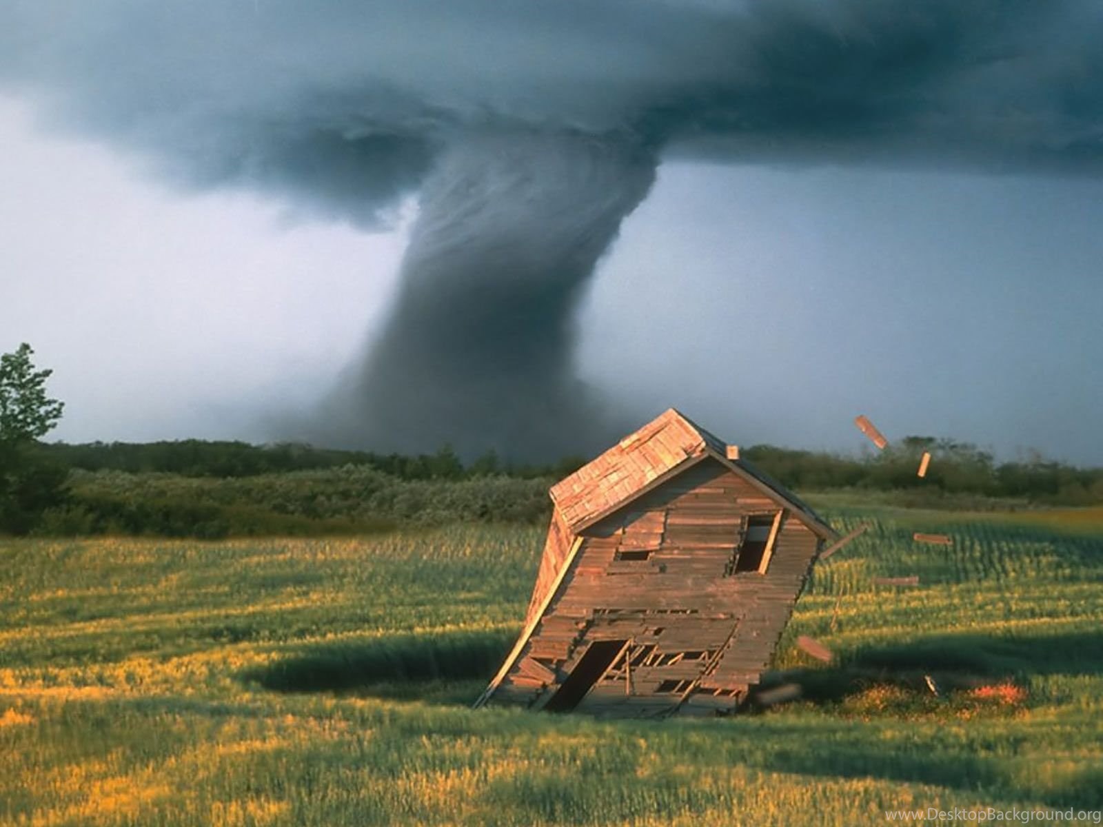 Числа сильного ветра. Смерчи и Торнадо. Ураганы бури смерчи. Штат Канзас природа Торнадо. Ураган ветер.