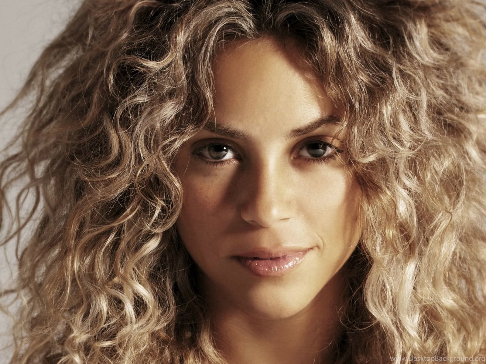 Download Shakira Hair Wallpapers 63739 Fullscreen Standart 4:3 1600x1200 De...