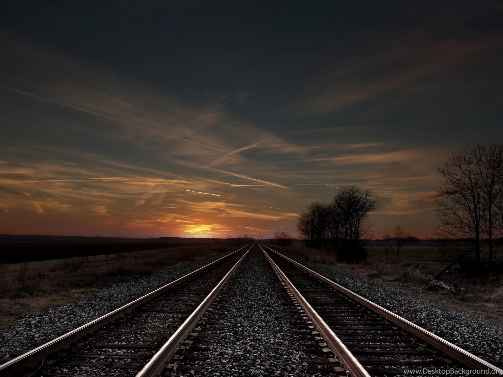 Тема никуда. Железная дорога закат. Рельсы. Пейзаж с железной дорогой. Железнодорожные пути.
