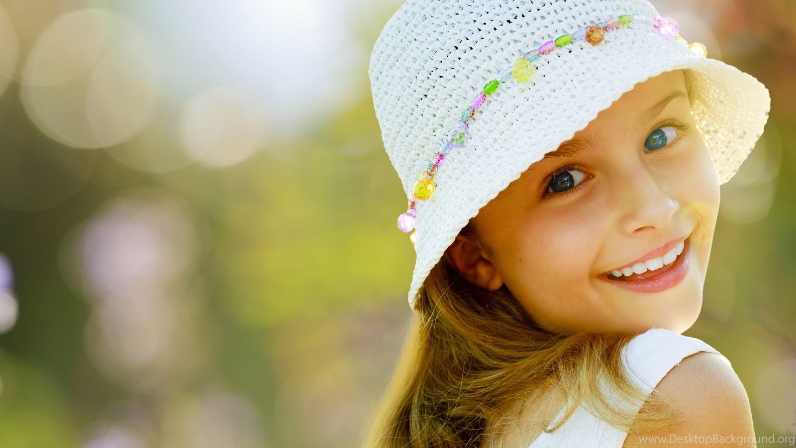 Small girl cute. Девочка. Милые и красивые девочки на август обои. Девочка 5 ти лет улыбается HD. Beautifulkids расставленные.
