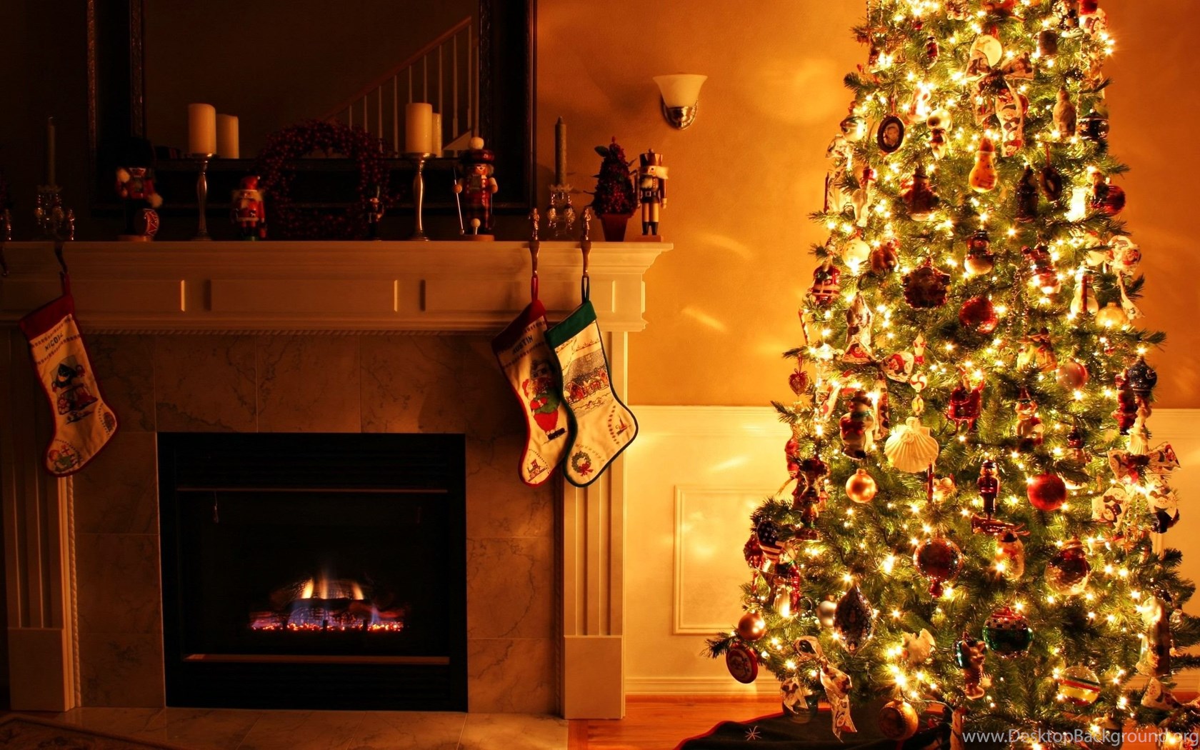 Christmas tree lights. Елка и камин. Новый год камин елка. Новогодняя комната. Новогодняя елка в комнате