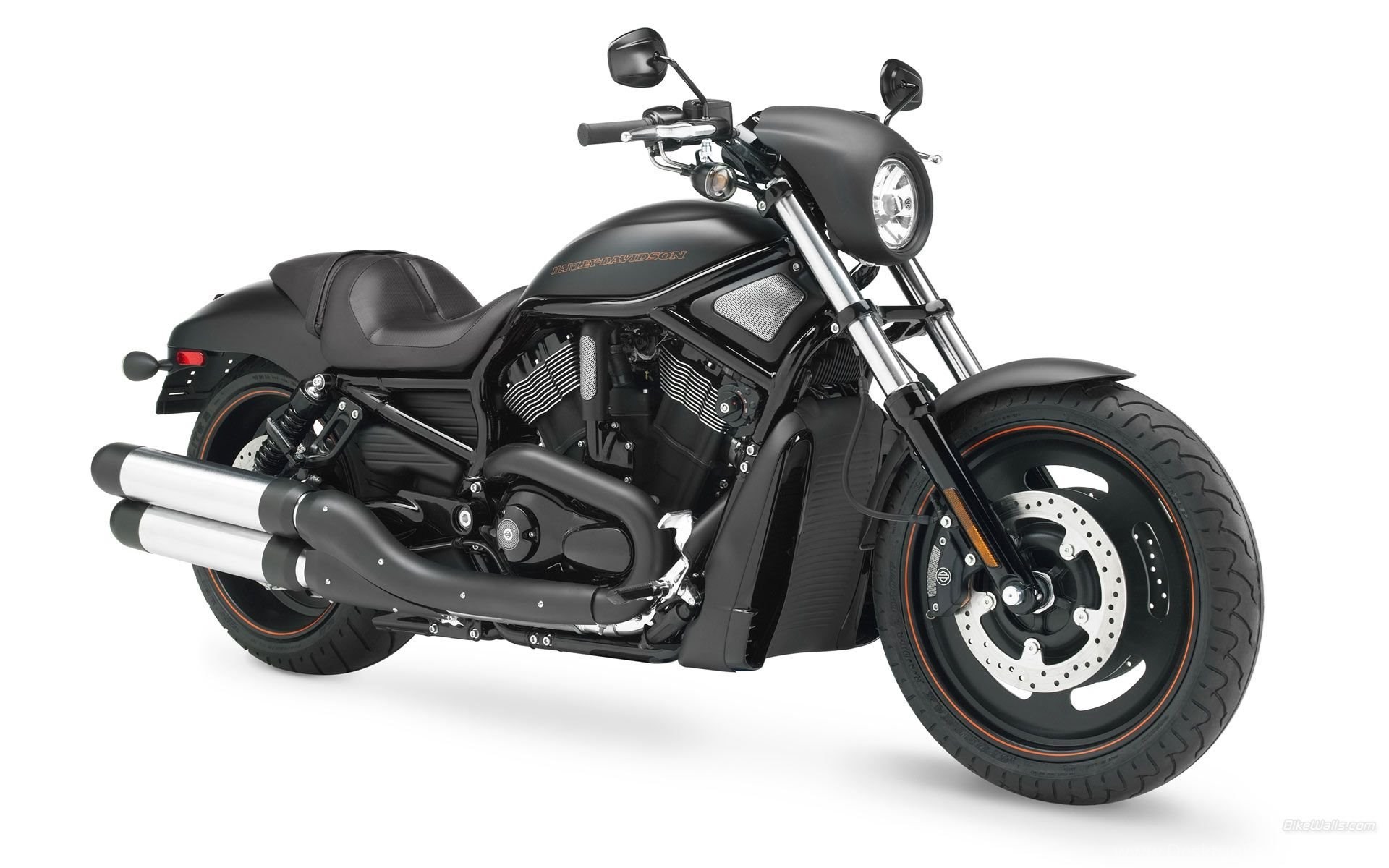Мотоцикл Harley Davidson ночью