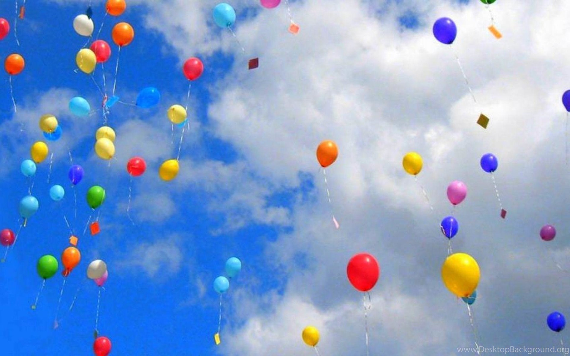 Шары улетели в небо. Шарики в небе. Воздушный шарик. Воздушные шарики в небе. Праздничные шары в небе.