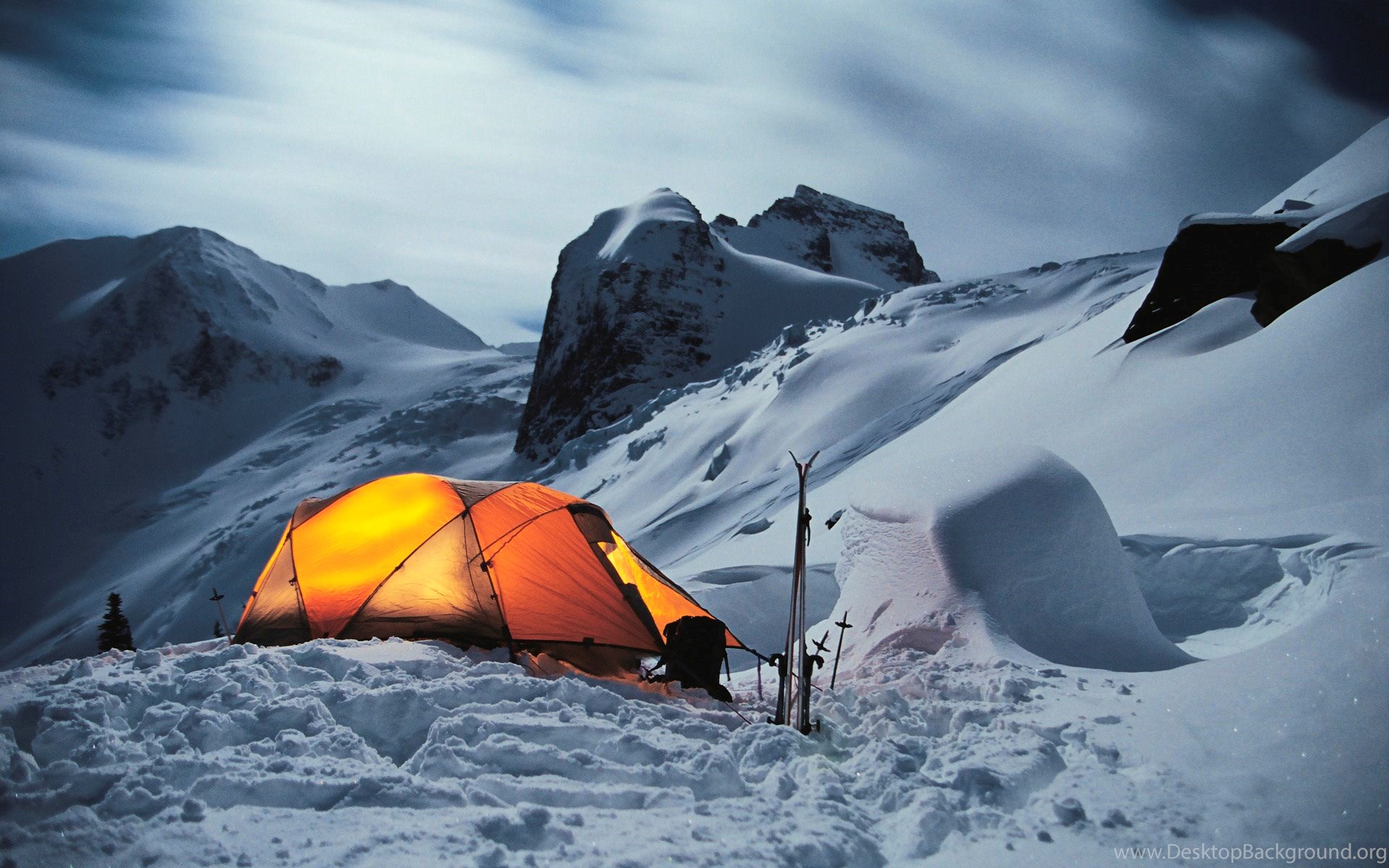 Mountains camping. Хибины кемпинг. Палатка в горах. Палатка зима. Палатка в снегу.