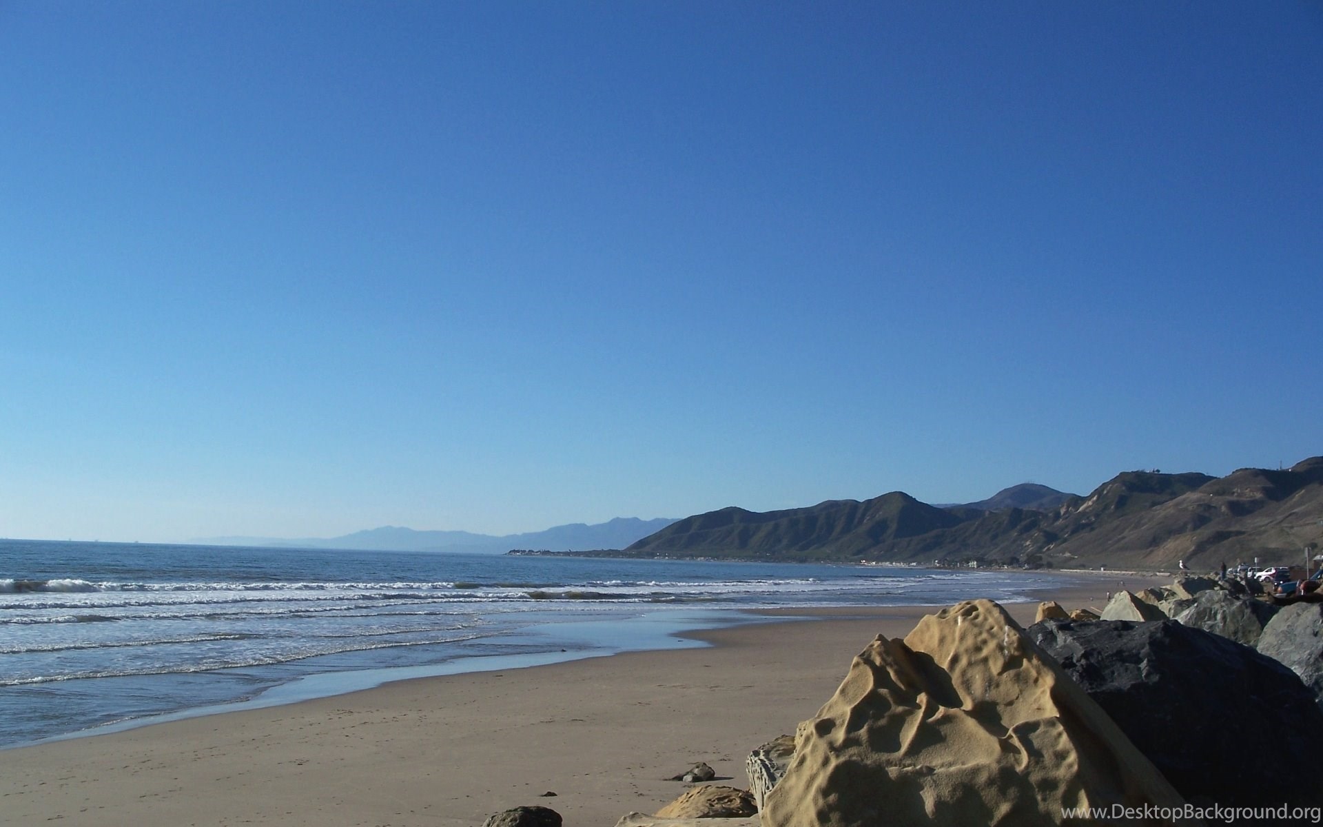 И вода берега берет. Ласси на берегу моря. Оливы на берегу моря. Санта-Барбара пляж обои. Картинка красивой школы на берегу моря.