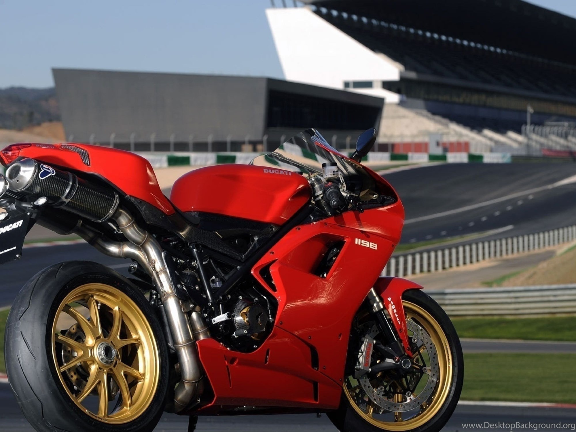 Новый автомобиль байк. Ducati Superbike 1098. Мотоцикл Дукати красный. Ducati 1098 красный. Мотоцикл Ducati 1098.