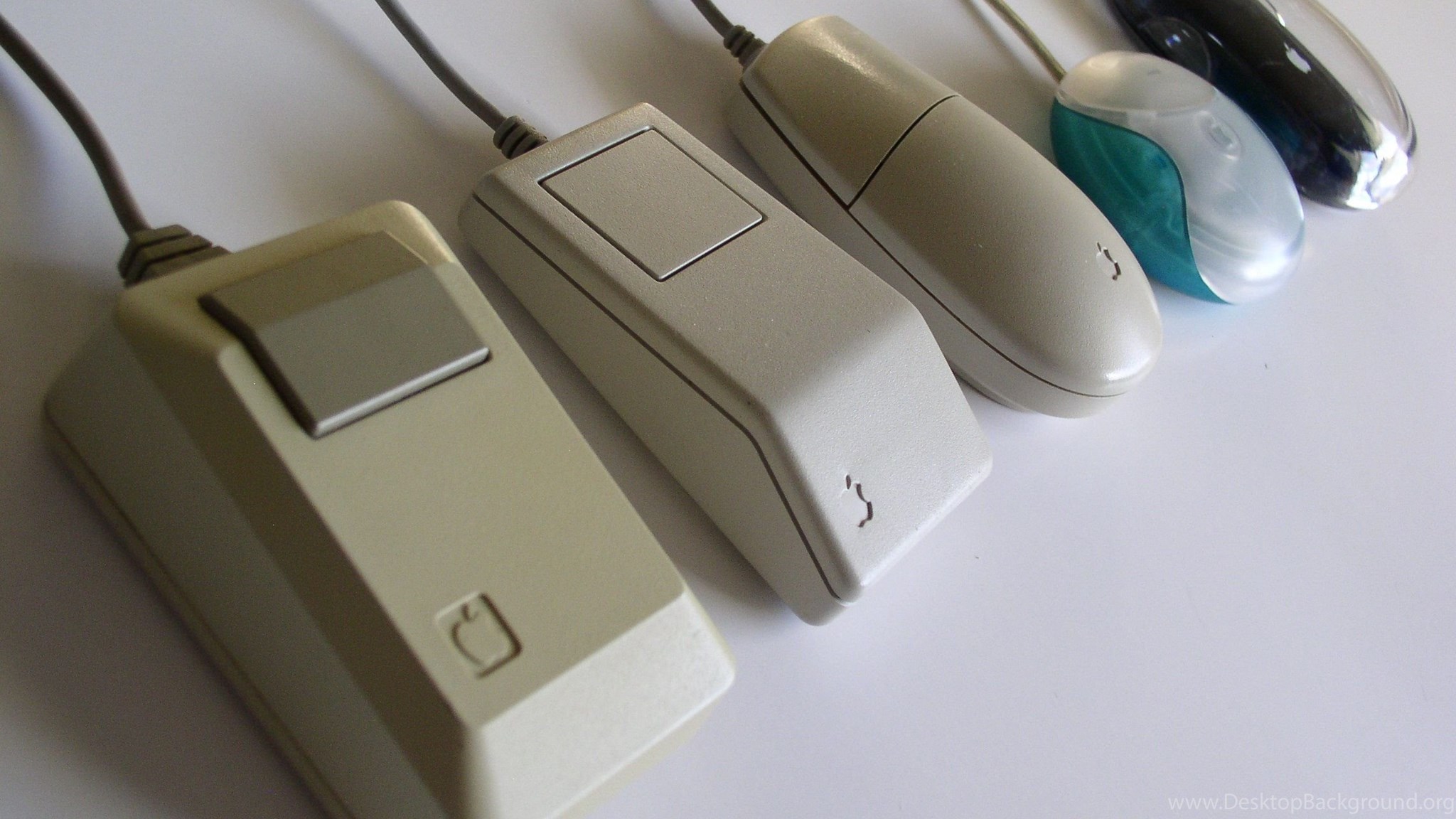 Создание мыши. Компьютерная мышь Macintosh. Первая компьютерная мышь. Первая мышка для компьютера. Старая компьютерная мышь.