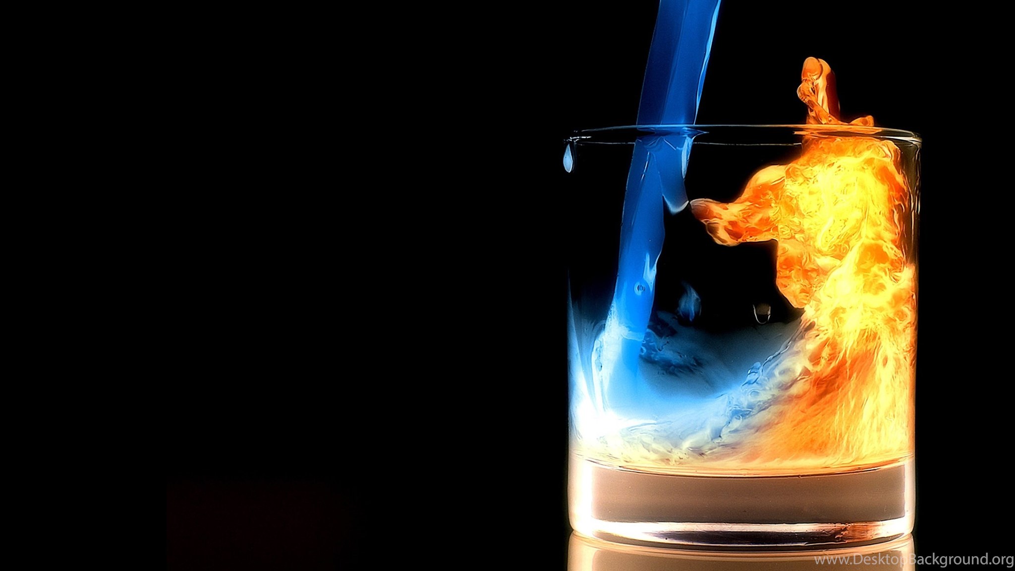 Огнем и водой читать. Огонь и лед. Огонь и вода в стакане. Картинки на рабочий стол огонь и вода. Горячая вода в стакане.