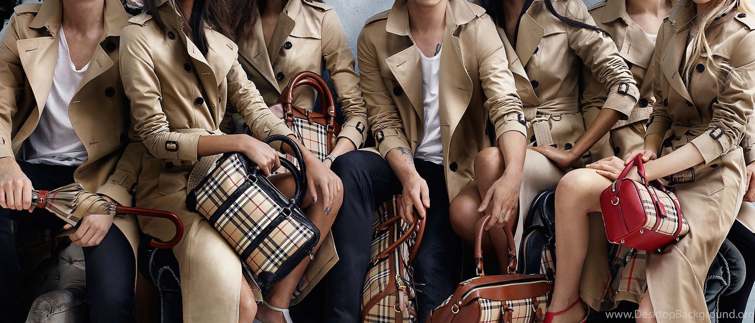 Что такое мода и стиль. Burberry. Burberry 2023 коллекция. Burberry новая коллекция 2022. Барбари бренд одежды.