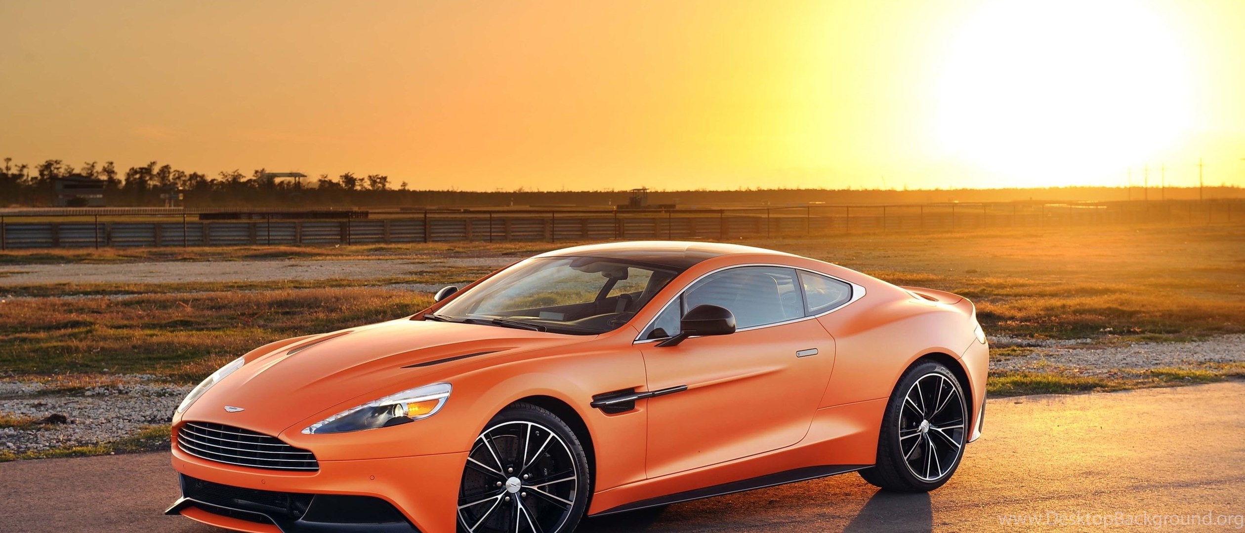 Астон Мартин Orange