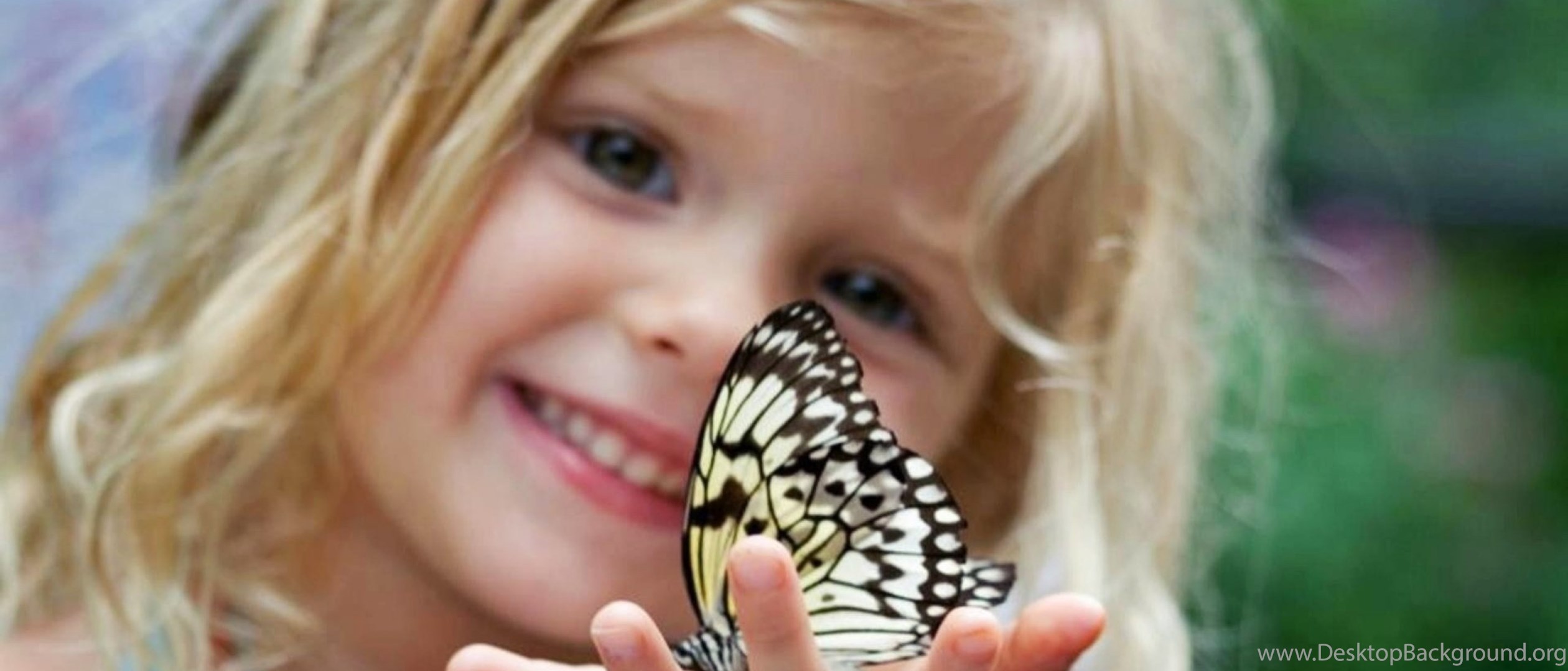 Дети красота жизни. Девочка с бабочкой. Счастливая бабочка. Дети радость жизни.