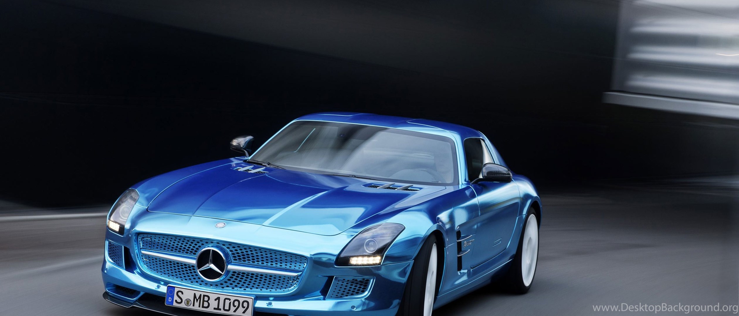 Mercedes Benz SLS AMG РіРѕР»СѓР±РѕР№
