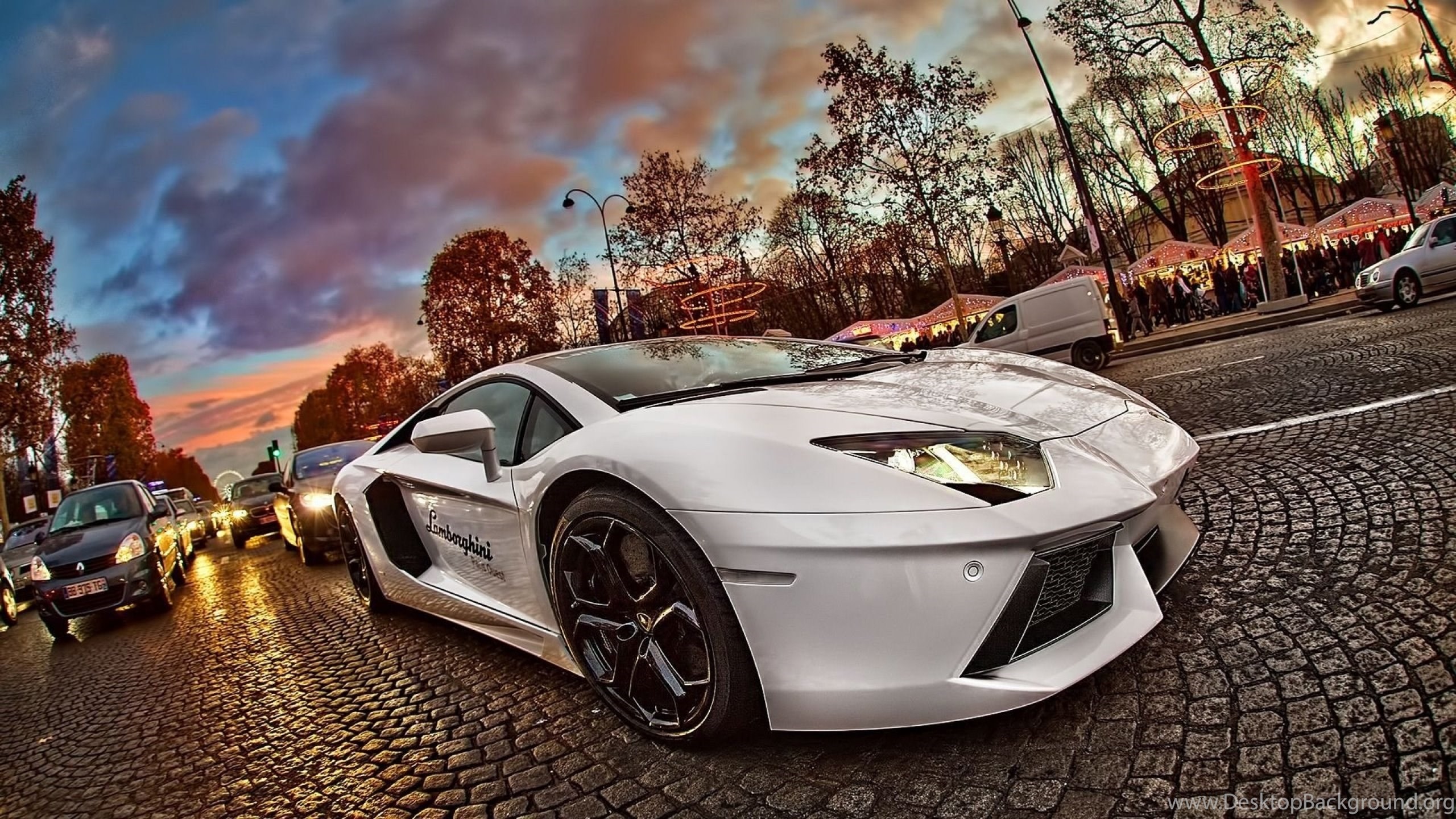 Крутые картинки на телефон. Lamborghini Aventador 2000. Ламборгини авентадор Париж. Ламборджини в городе. Фотообои машина.