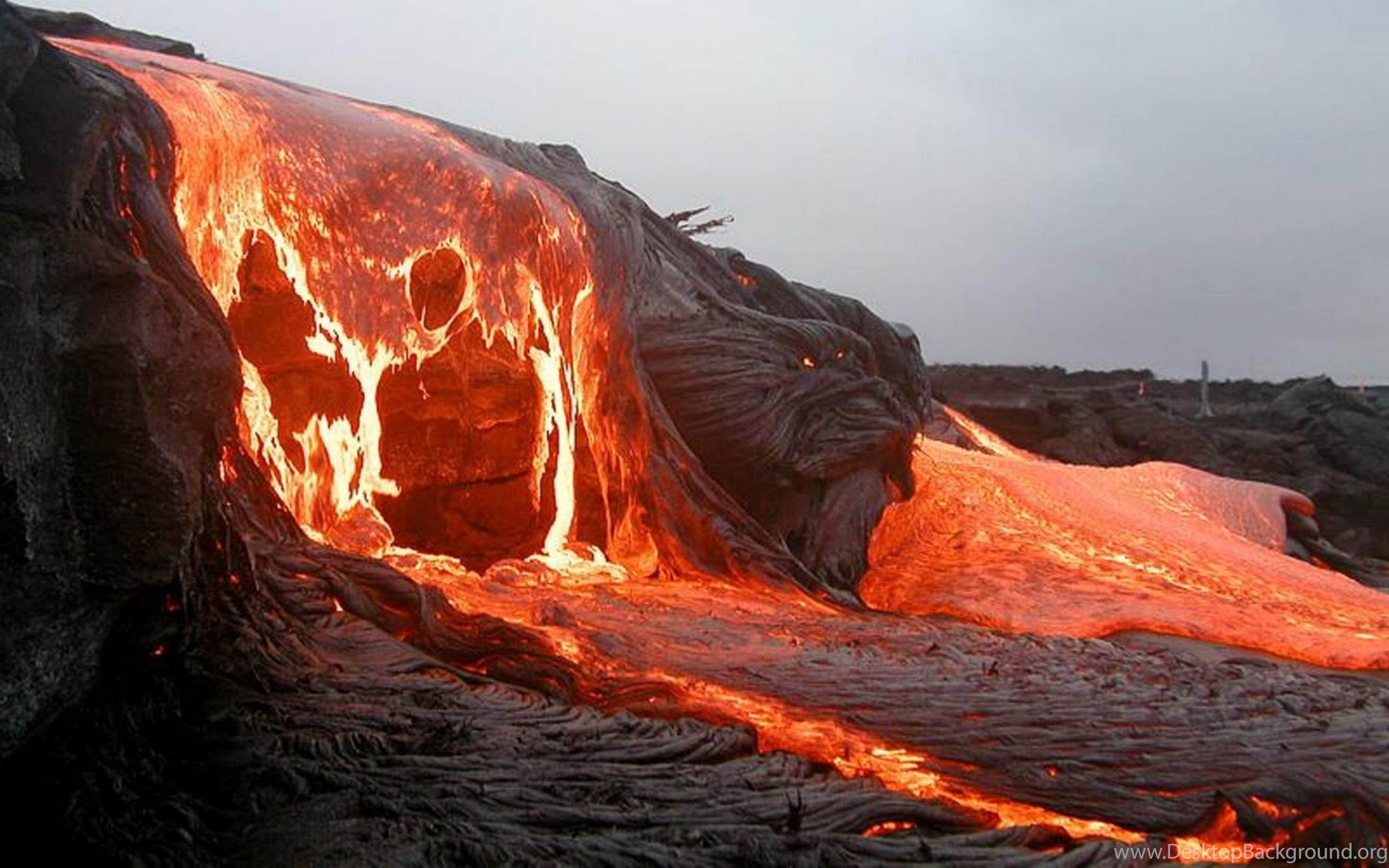 Спастись от лавы оби. Лава магма вулкан. Национальный парк Гавайские вулканы. Извержение вулкана лава. Поток ЛАВЫ, Гавайи.