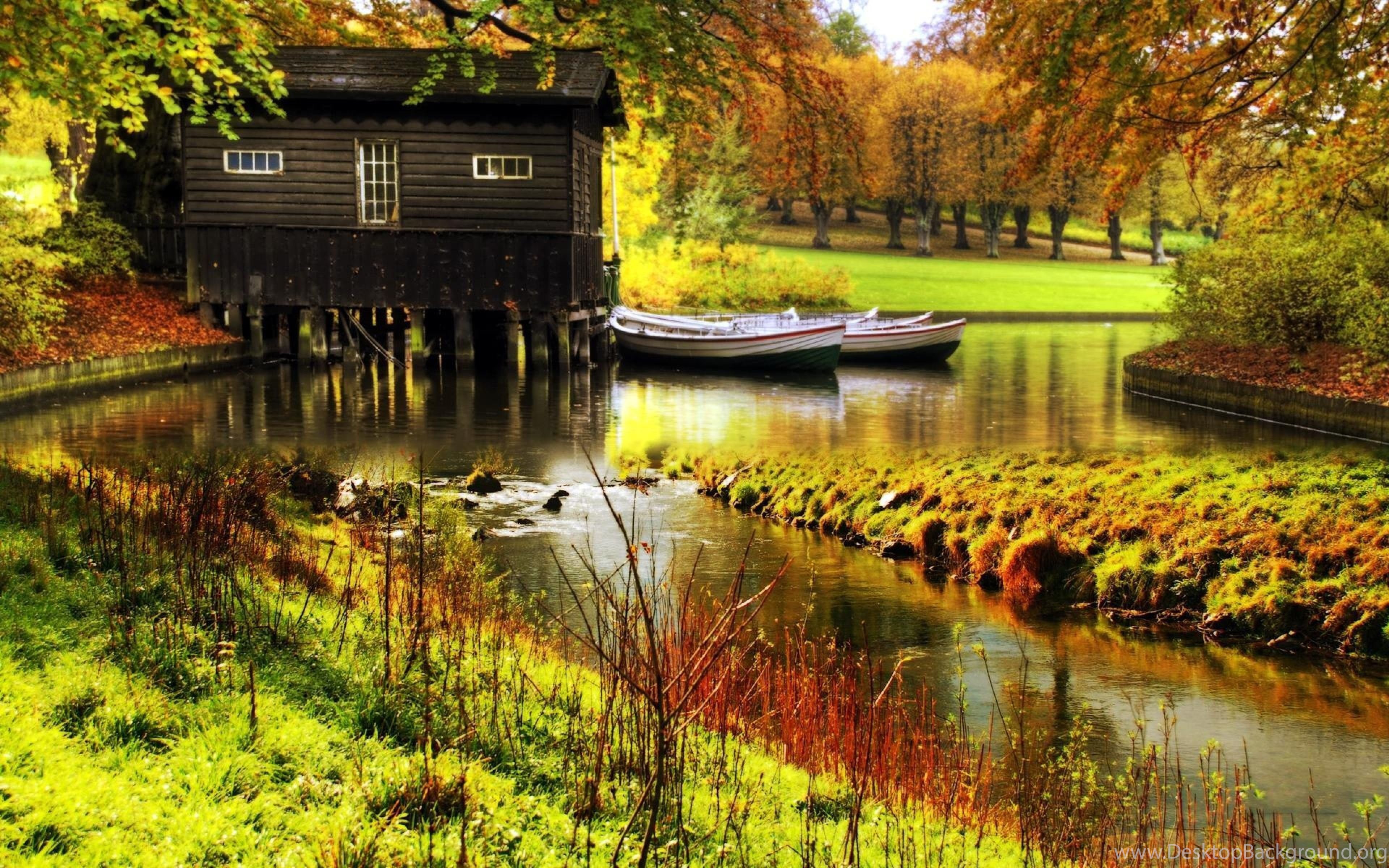 Обои стола 1366. Осень в деревне. Природа. Дом у озера осень. Осень озеро.