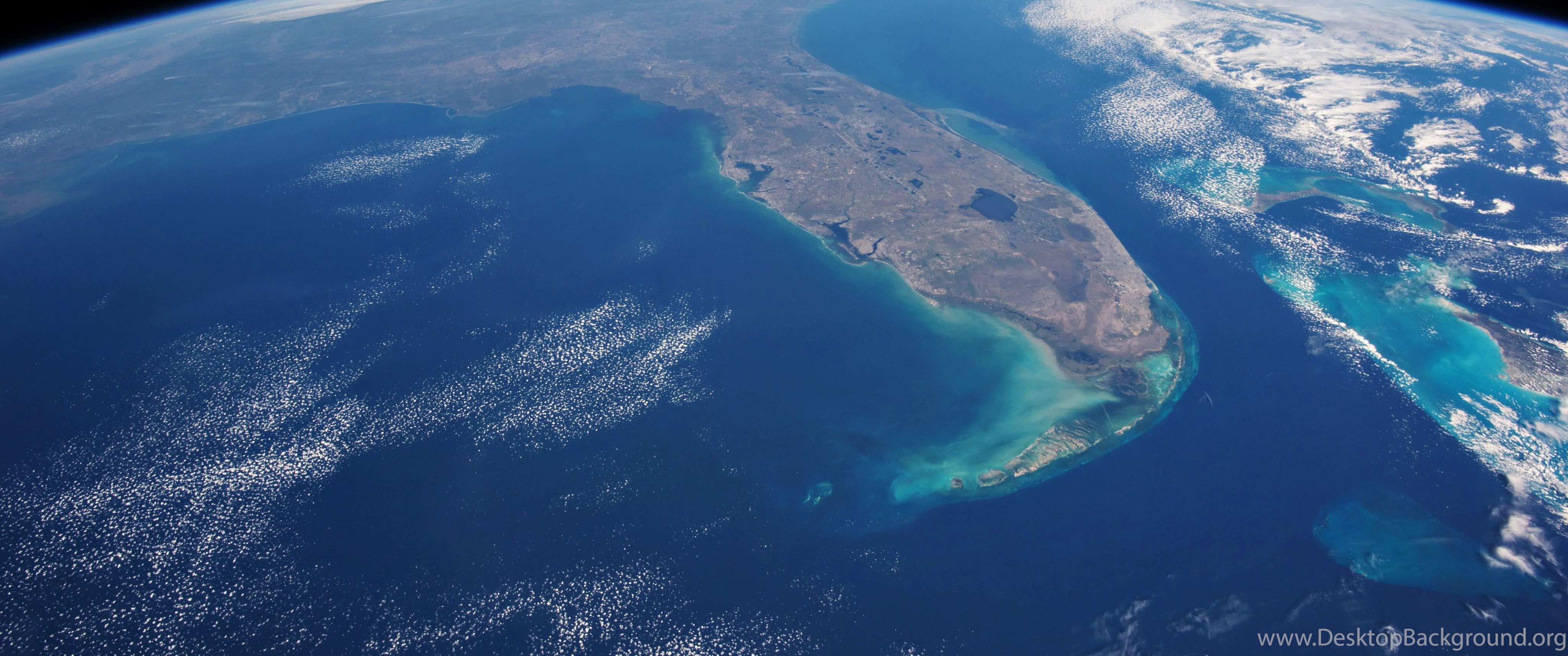 Высота тихого океана. Атлантический океан тихий океан со спутника. Снимок со спутника океана Атлантического. Тихий и Атлантический океан с космоса. Атлантический океан снимок из космоса.