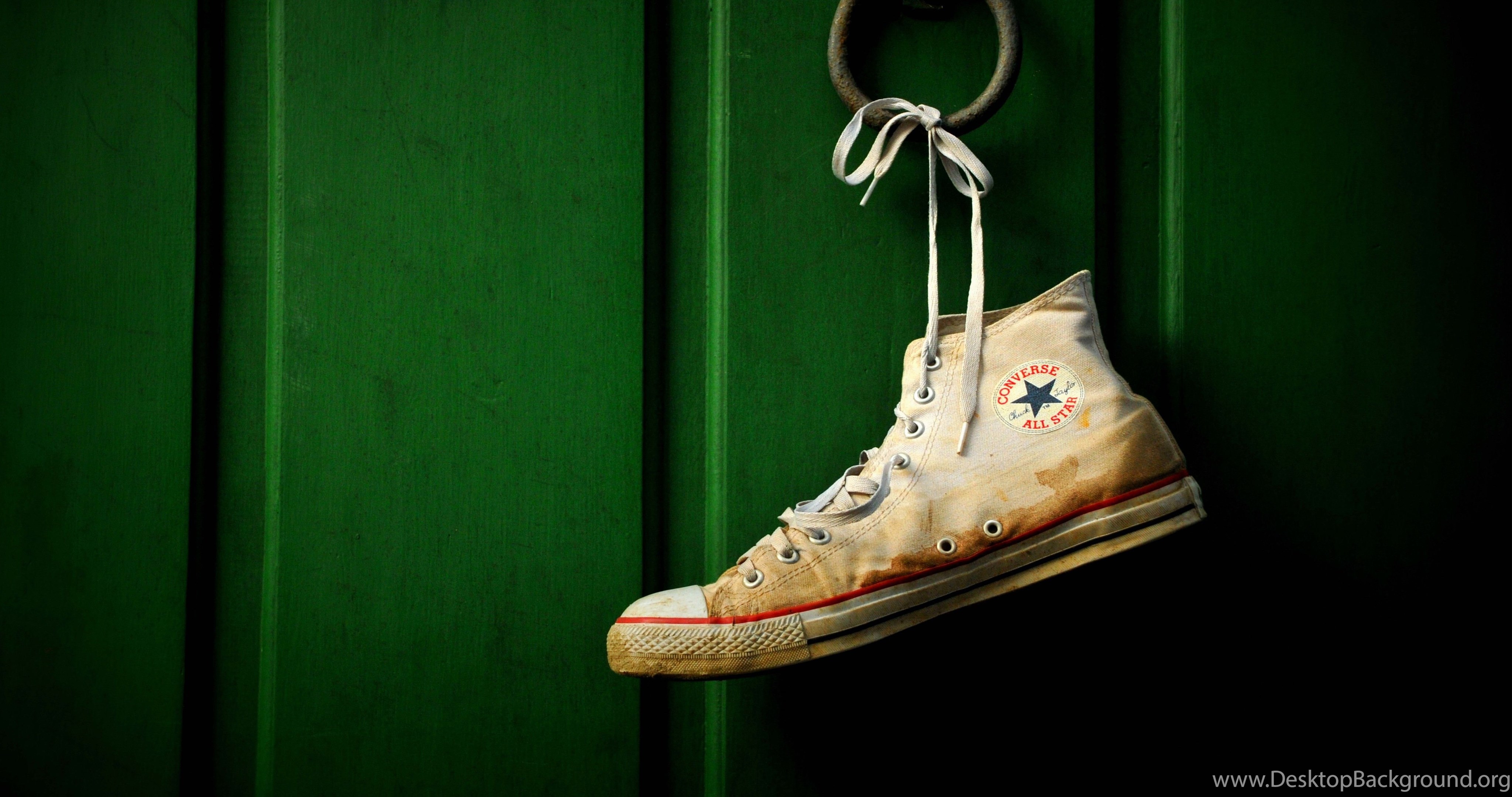 Colorful converse on sale wallpaper desktop