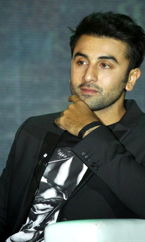 Ranbir Kapoor sports a new look in London. Check it out.