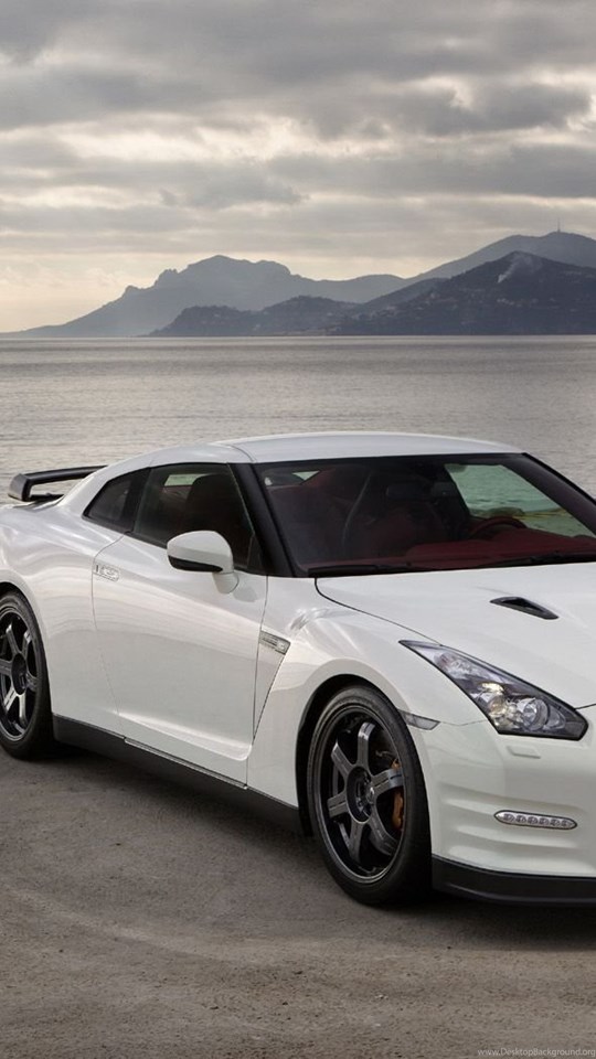 Nissan GTR Р±РµР»С‹Р№