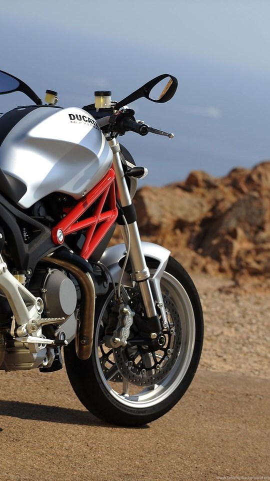 Ducati Monster 696 С„РѕС‚Рѕ