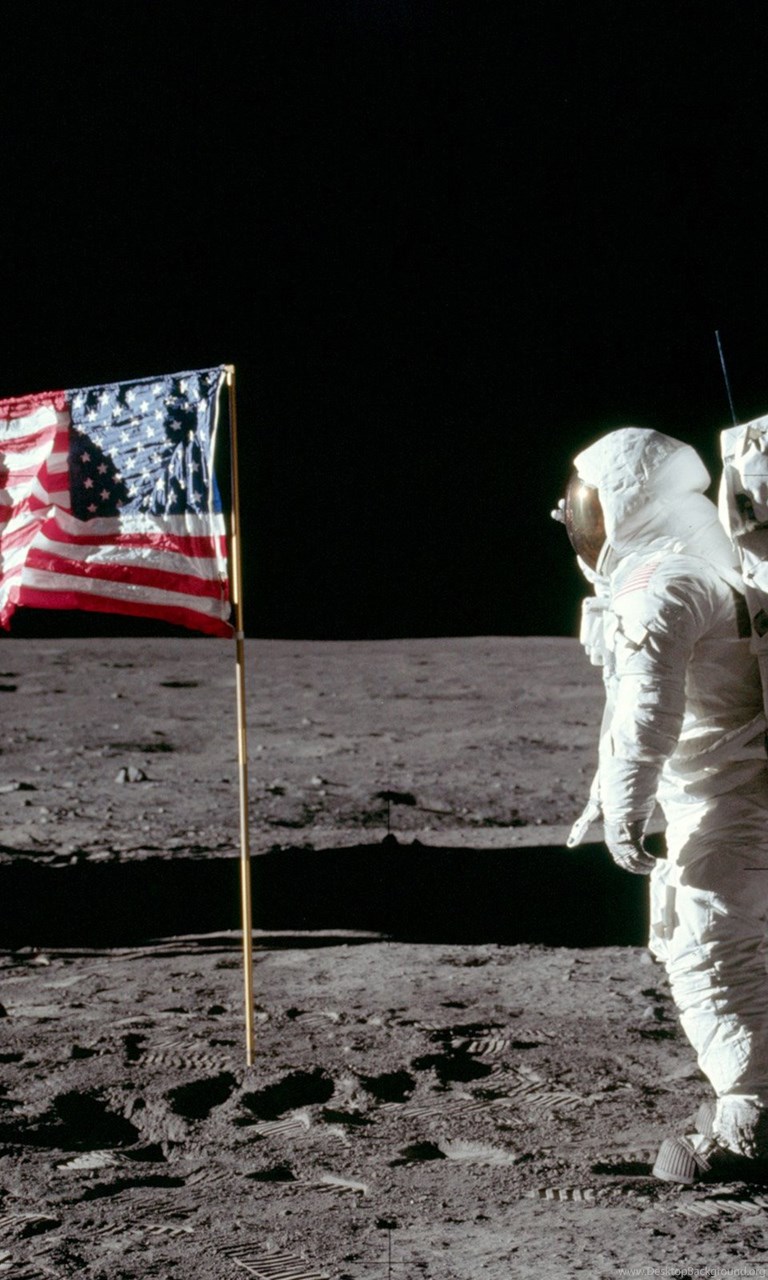 Россия была на луне. Флаг СССР на Луне. Космонавт СССР на Луне и флаг СССР. Космонавт на Луне. Первые люди на Луне.