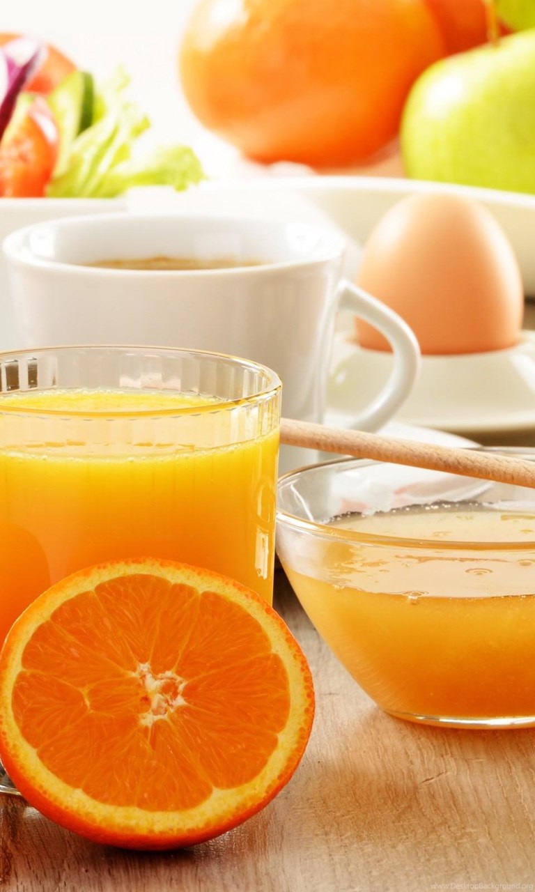 Апельсиновый сок на завтрак. Кофе с апельсиновым соком. Завтрак с апельсиновым соком. Апельсиновое утро. Красивый завтрак с апельсиновым соком.