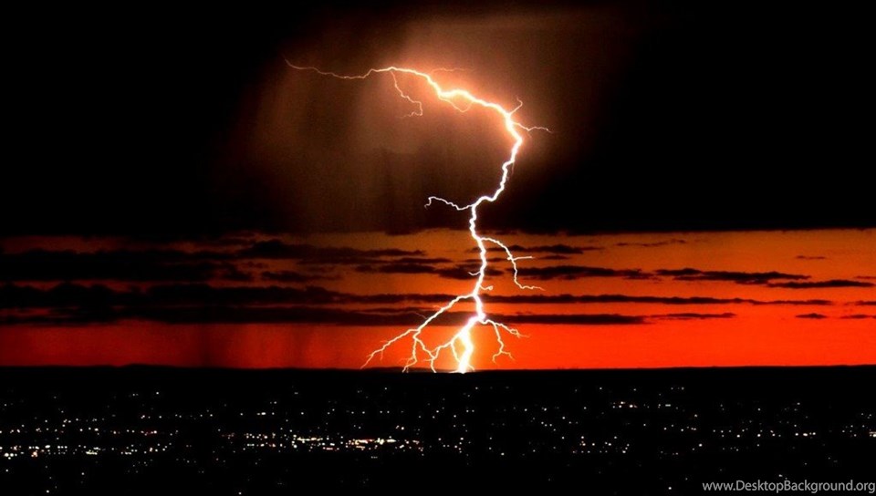 Lightning Wallpaper Free Live Wallpaper For Mac 1024x768 Jpg Desktop Background