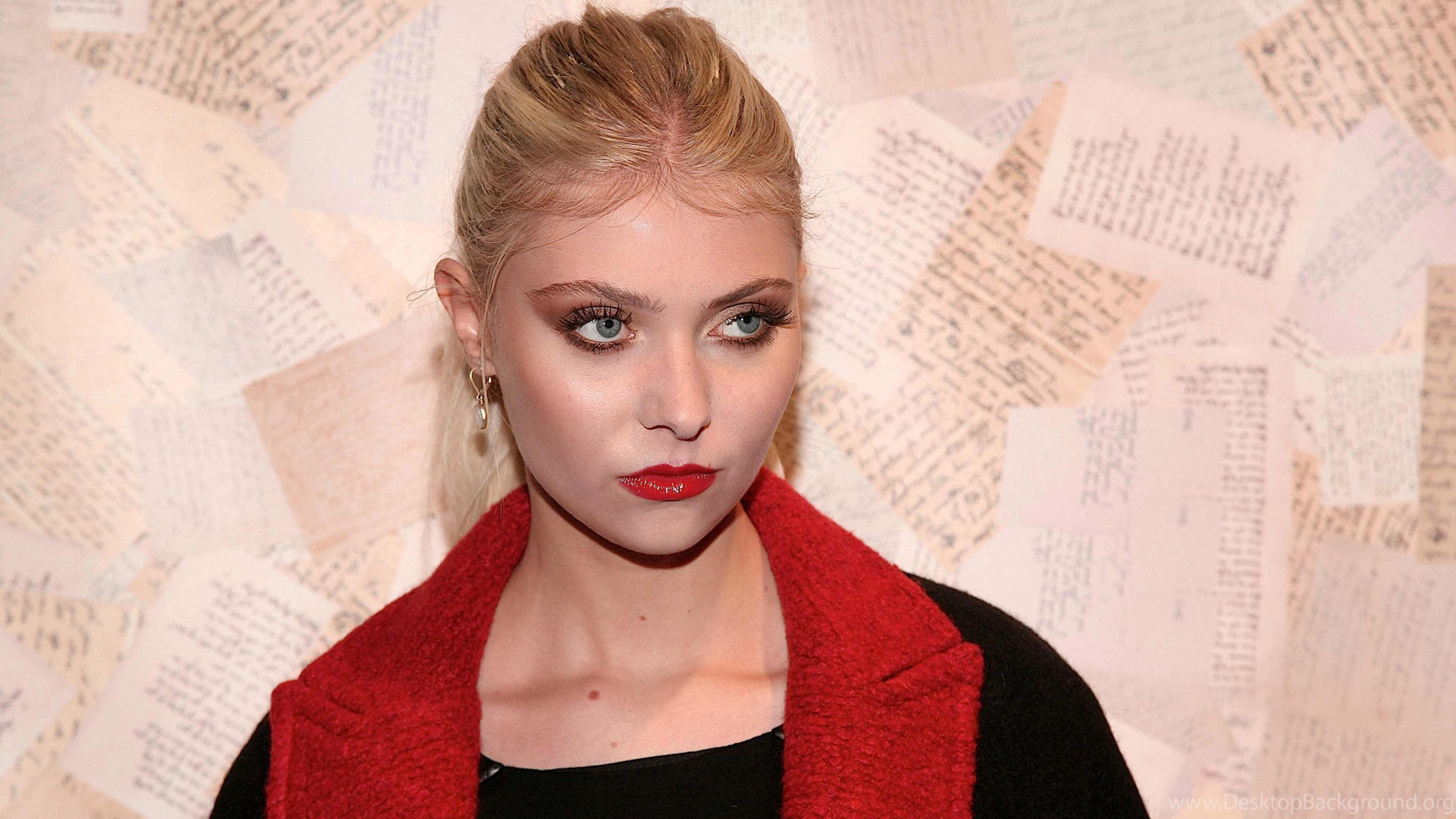 Taylor Momsen In A Black Jacket Hd Desktop Wallpapers Widescreen