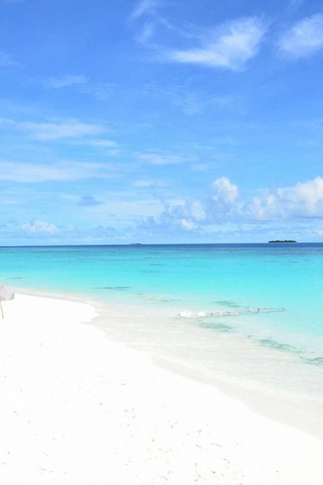 640x960 Peaceful Beach Iphone 4 Wallpapers