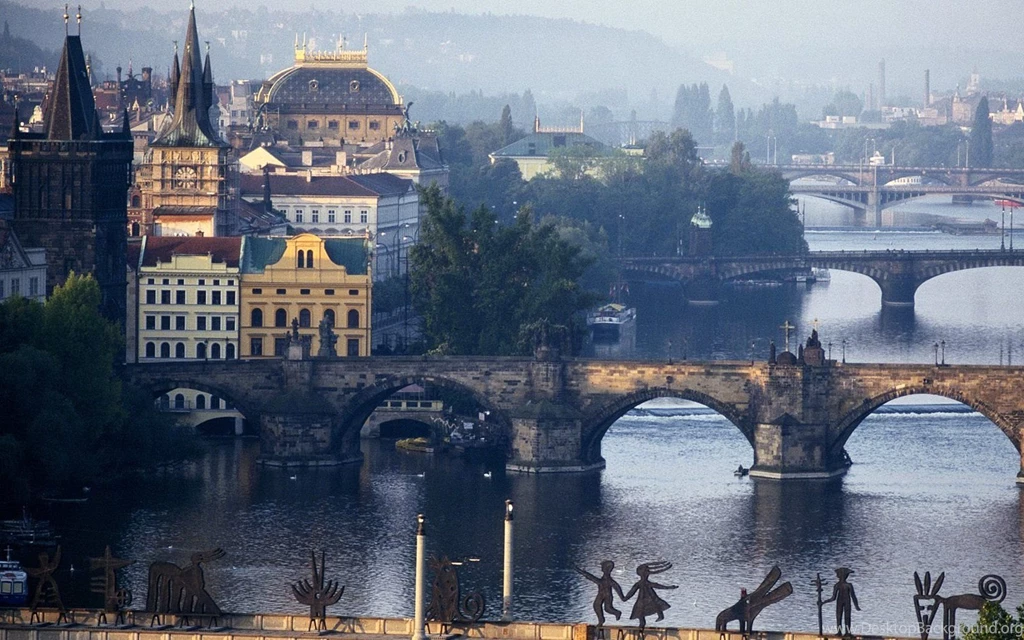 Vltava river prague_1680x1050_74075.jpg