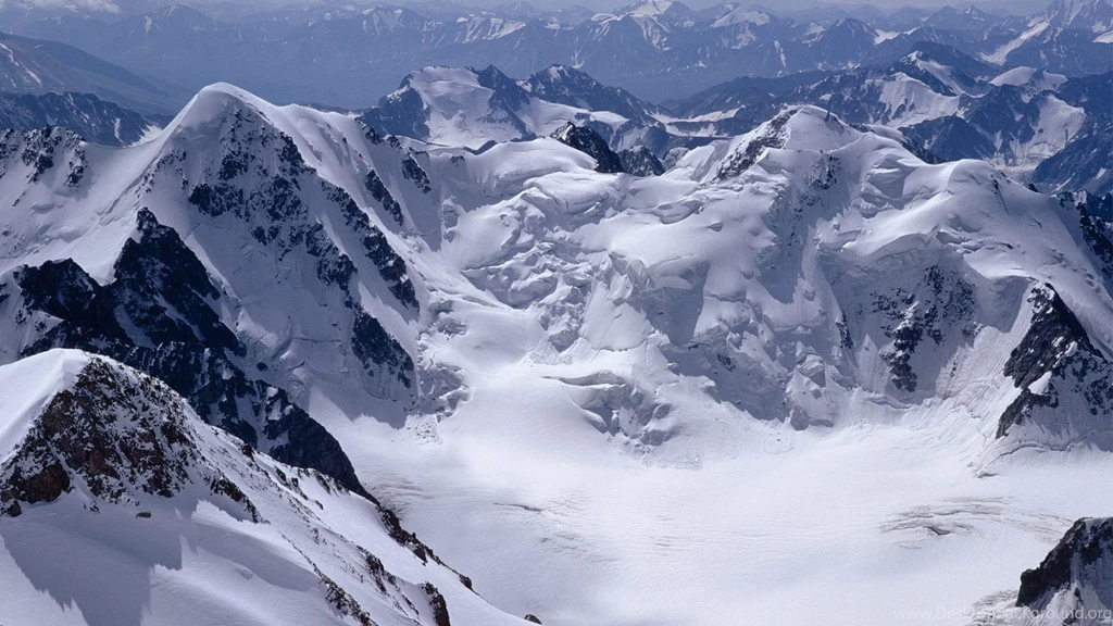 Mountains_covered_in_snow_810.jpg
