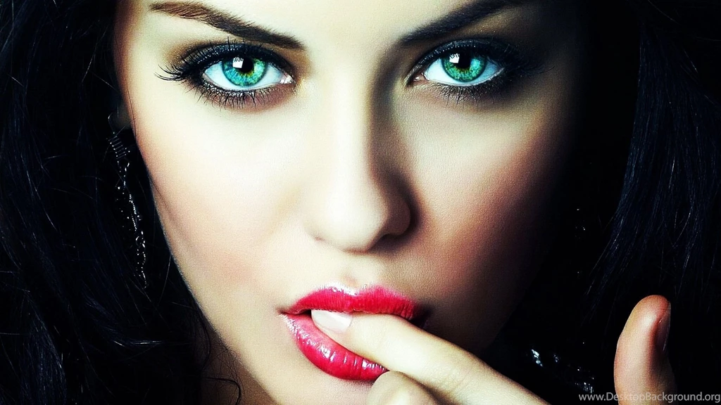 Best Katy Perry 2015 Face Makeup Pink Lips Wallpapers.jpg