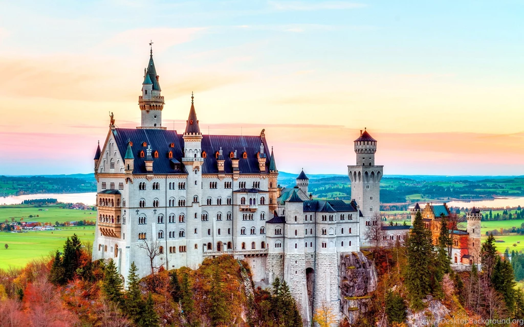 Neuschwanstein Castle Autumn Wallpaper.jpg
