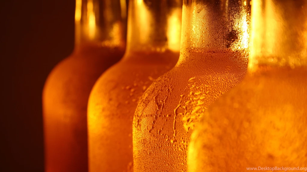 Download Wallpapers 3840x2160 Bottle, Glass, Drops, Beer, Liquor 4K ...