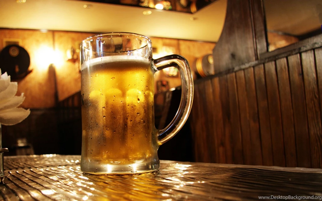 3636_A pint of beer in a rustic local HD wallpaper.jpg