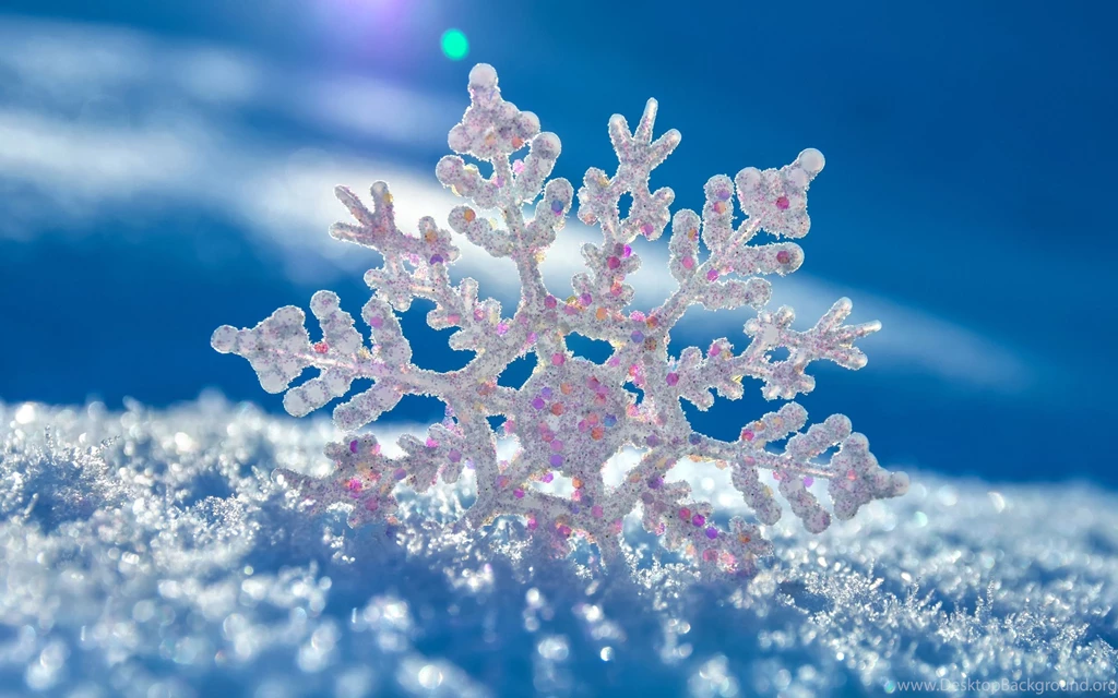 15 Snowflake HD Wallpapers